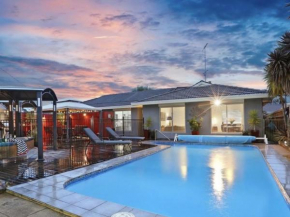 Voce Court 14 Holiday Base And Pool